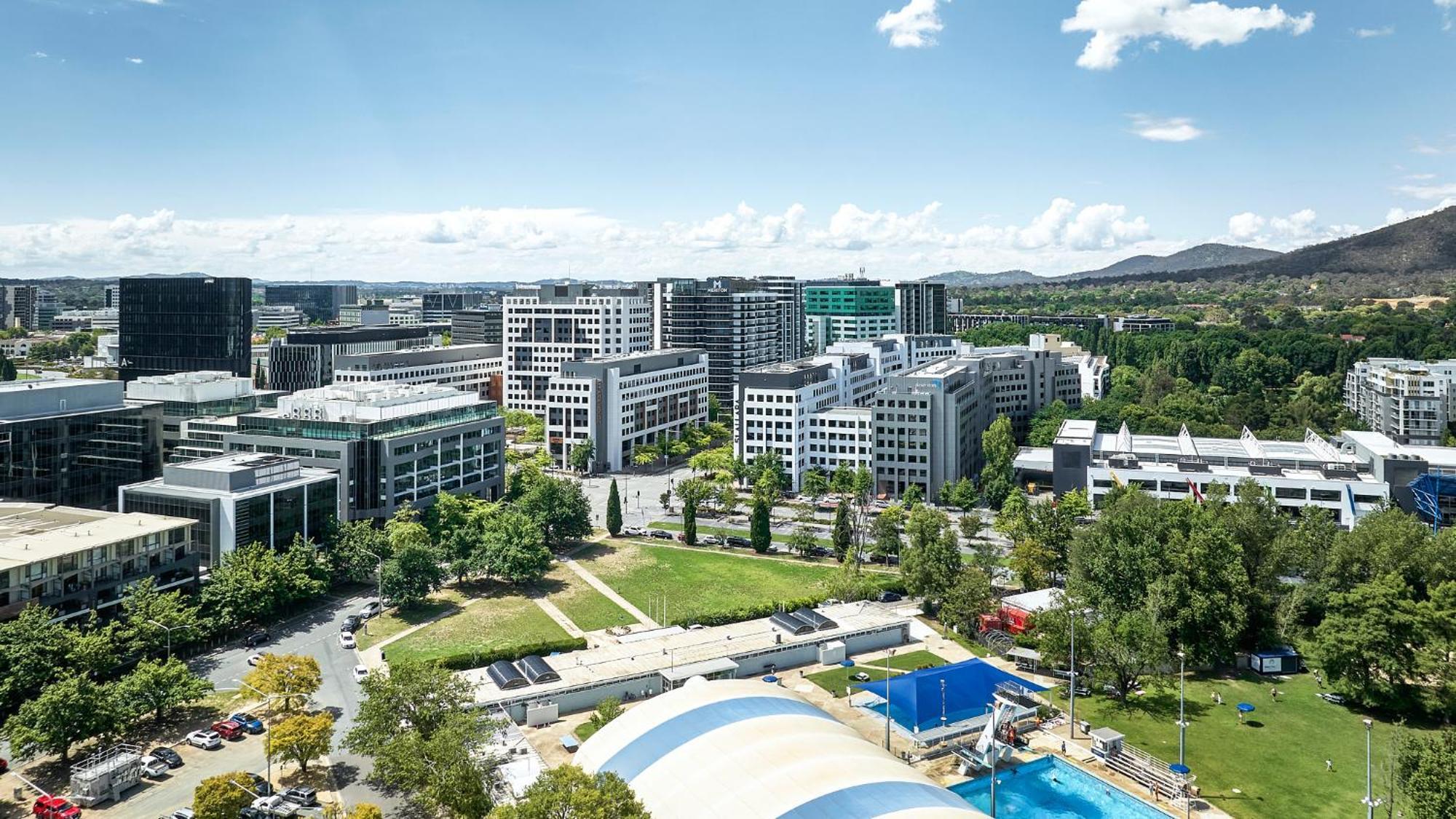Meriton Suites Canberra Eksteriør bilde Aerial view of the campus