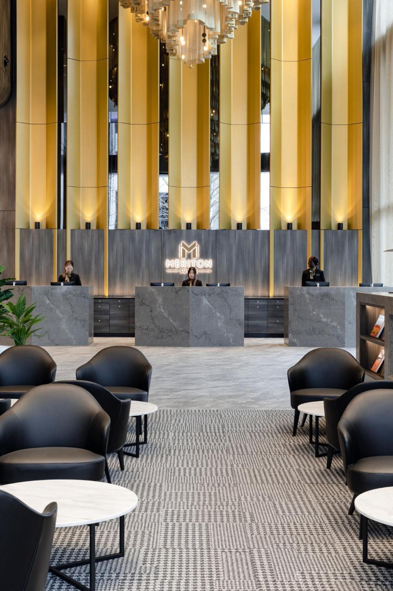 Meriton Suites Canberra Eksteriør bilde The lobby of the hotel