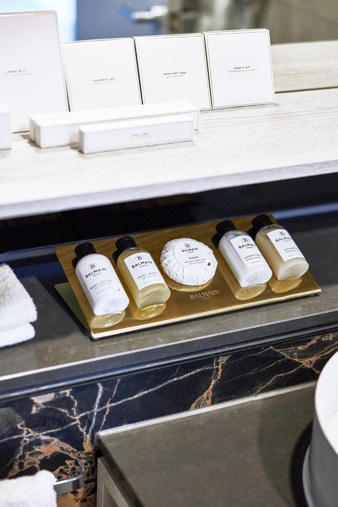 Meriton Suites Canberra Eksteriør bilde Balmain toiletries