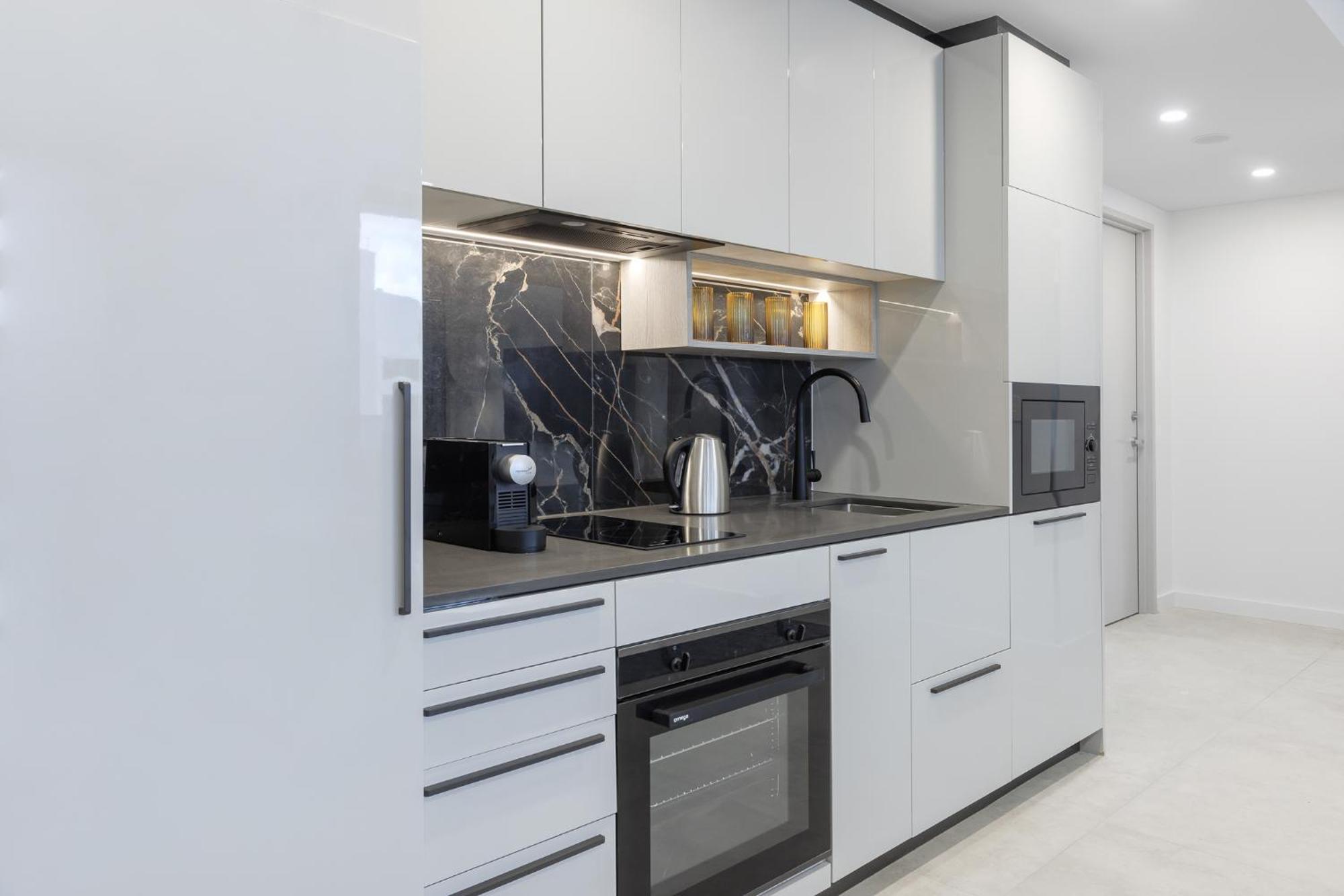 Meriton Suites Canberra Eksteriør bilde A modern kitchen