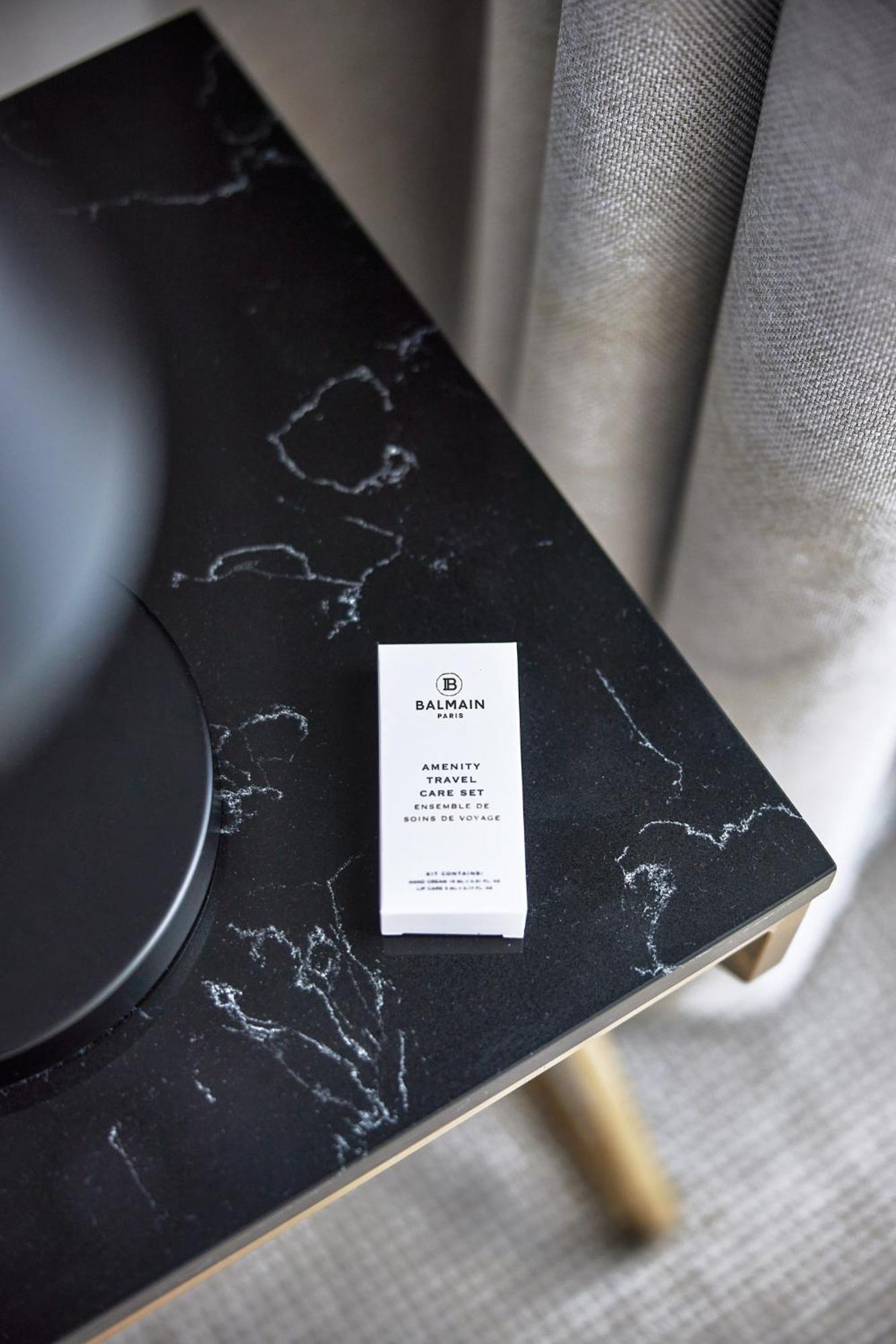 Meriton Suites Canberra Eksteriør bilde Balmain Hair Couture