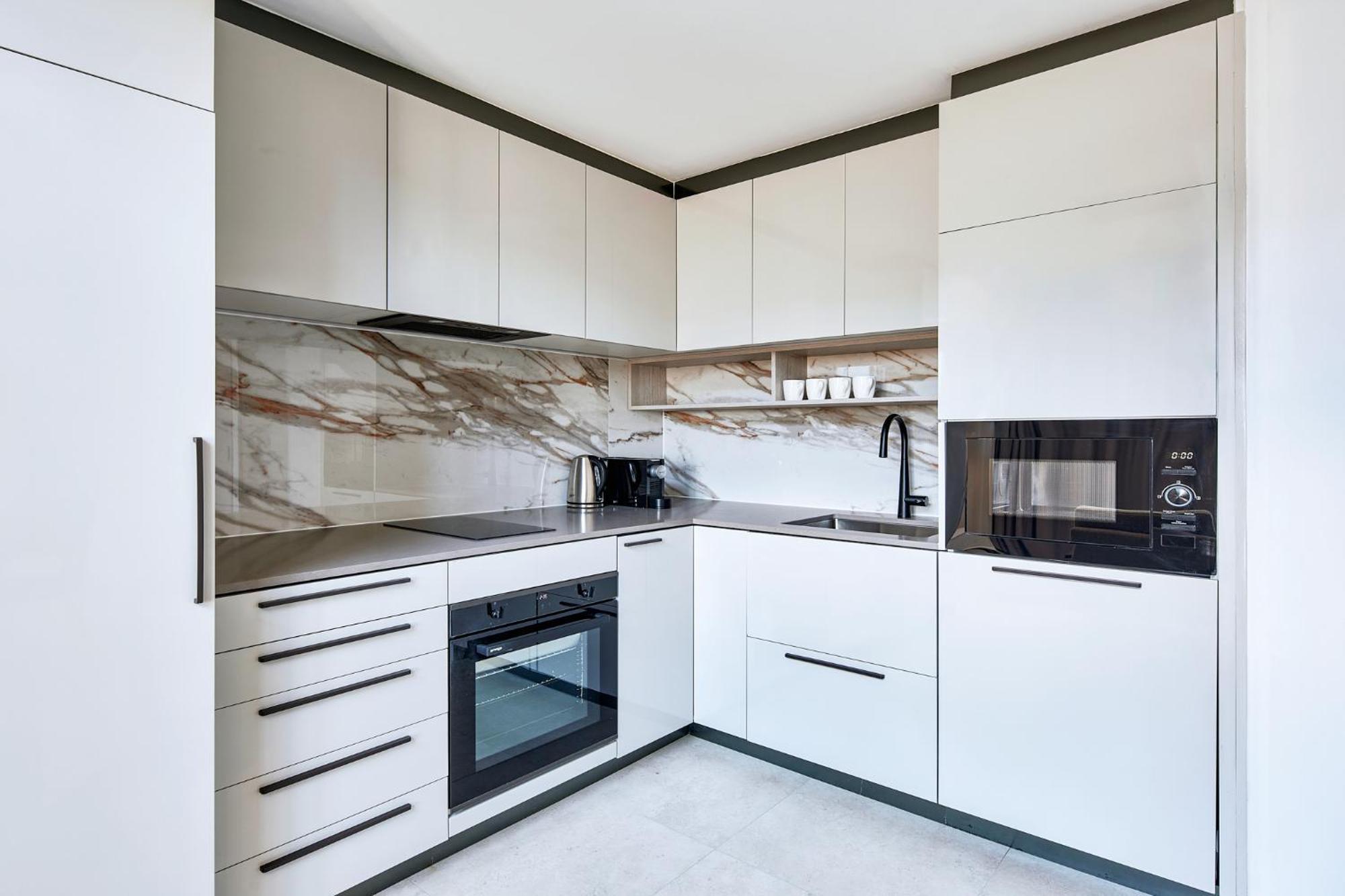 Meriton Suites Canberra Eksteriør bilde A modern kitchen
