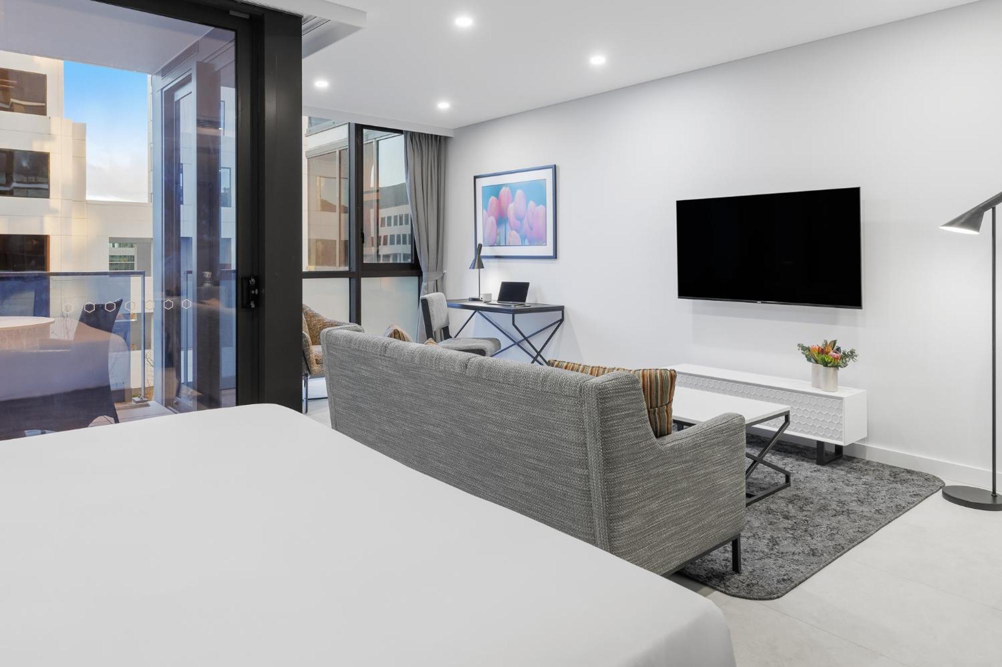 Meriton Suites Canberra Eksteriør bilde The interior of a typical apartment