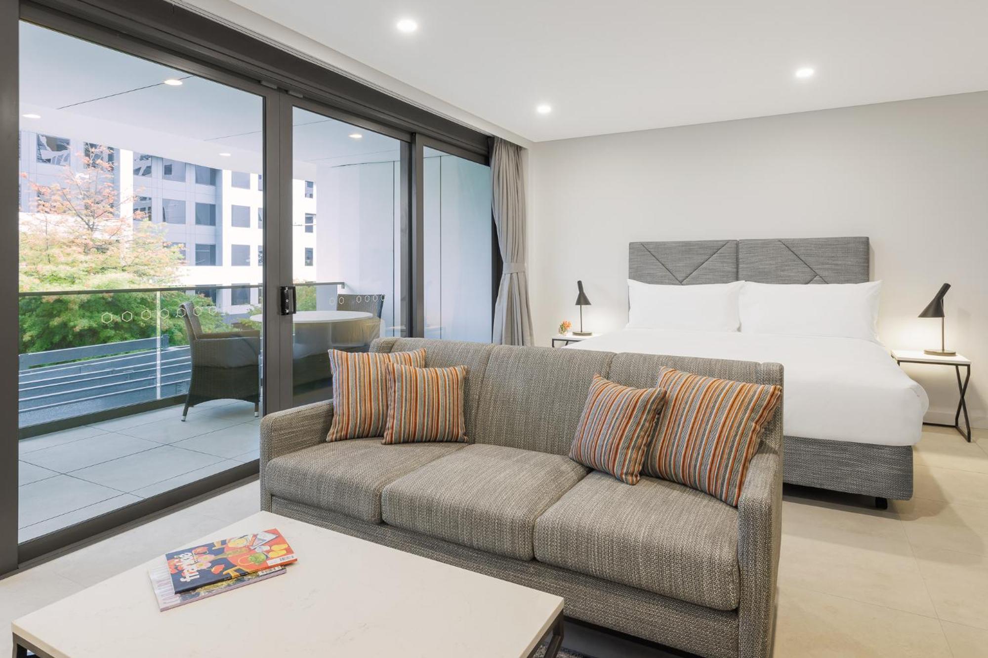 Meriton Suites Canberra Eksteriør bilde A typical Studio apartment at the Mantra on Hay Street